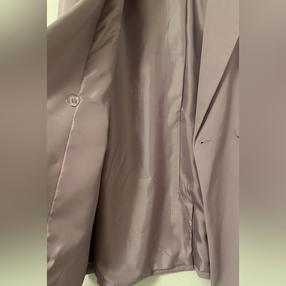 Double-Breasted Notch Lapel
Long Blazer - Picture 7 of 7